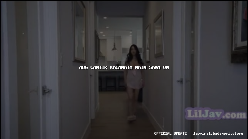 abg cantik kacamata main sama om