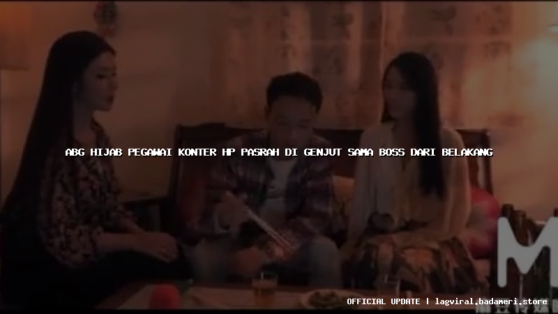 abg hijab pegawai konter hp pasrah di genjut sama boss dari belakang