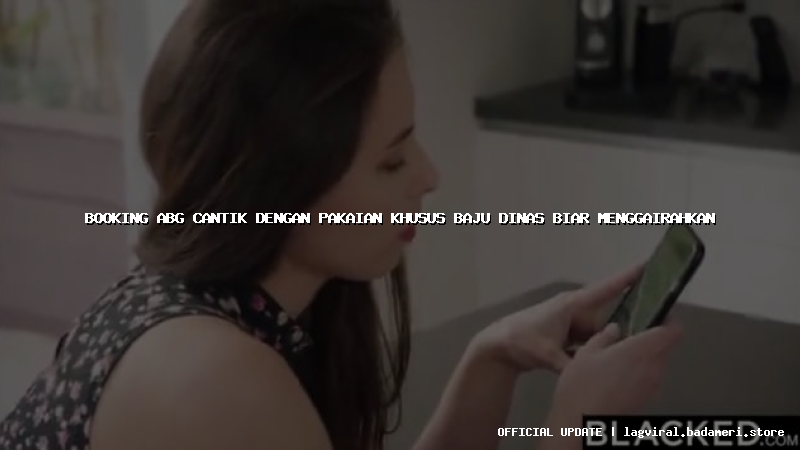 booking abg cantik dengan pakaian khusus baju dinas biar menggairahkan