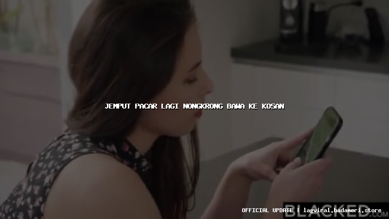 jemput pacar lagi nongkrong bawa ke kosan